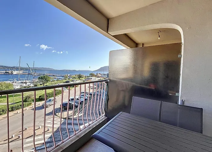 Pretty Cocoon With Harbour View